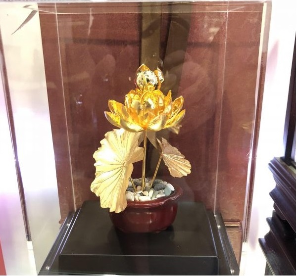 Biểu Tượng Sen Dát Vàng